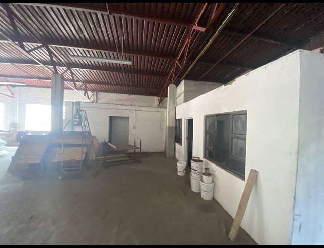 400M² WAREHOUSE TO LET IN SPRINGFIELD